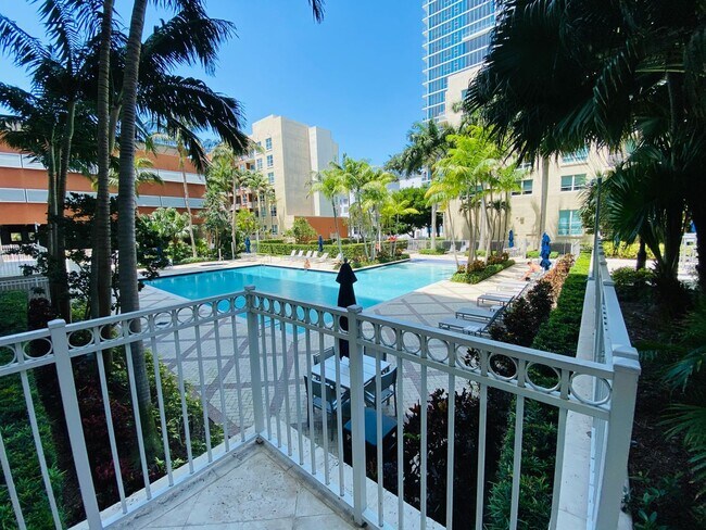 Building Photo - Spacious 2-bedroom apartment in full servi...