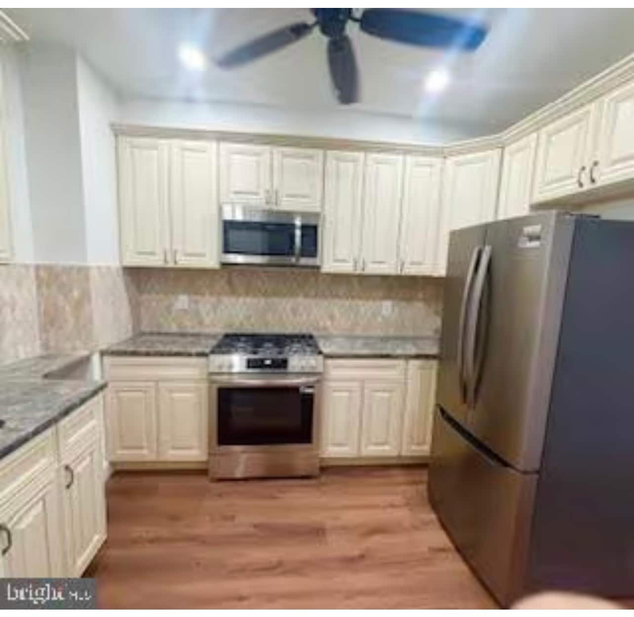 Kitchen - 320 Loney St