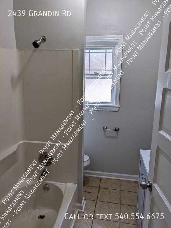 Building Photo - Raleigh Court 3 bed 1 bath Fresh Renovation