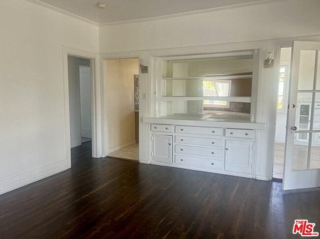 Building Photo - 456 S Wilton Pl
