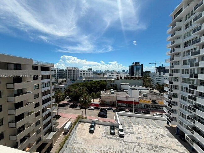 Building Photo - 100 Lincoln Rd