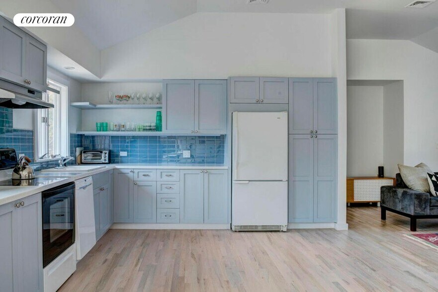 Building Photo - 35 Bayberry Ln