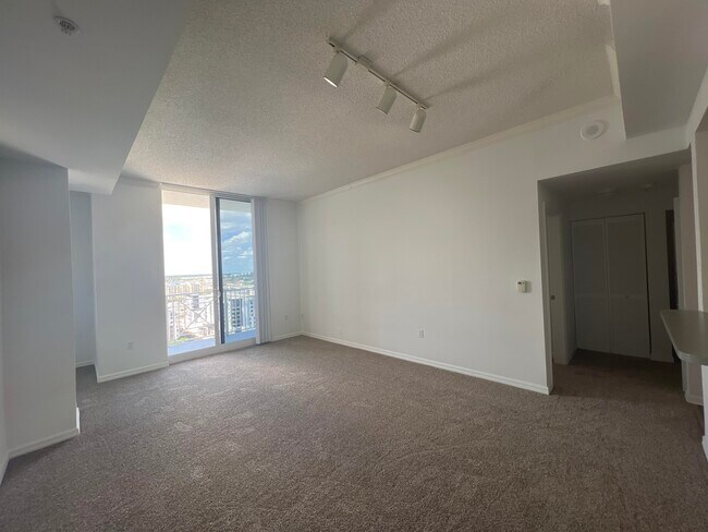 Building Photo - 255 Evernia St