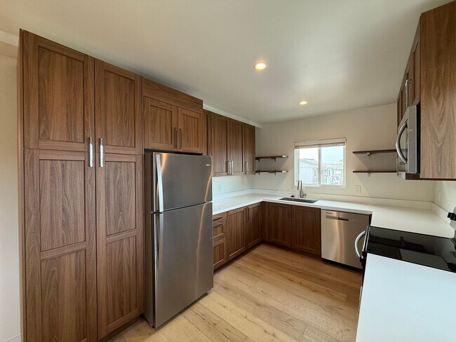 Building Photo - Bright 3BD/2BA Home in Encinitas with Natural Light, In-Unit Laundry & Easy Freeway Access