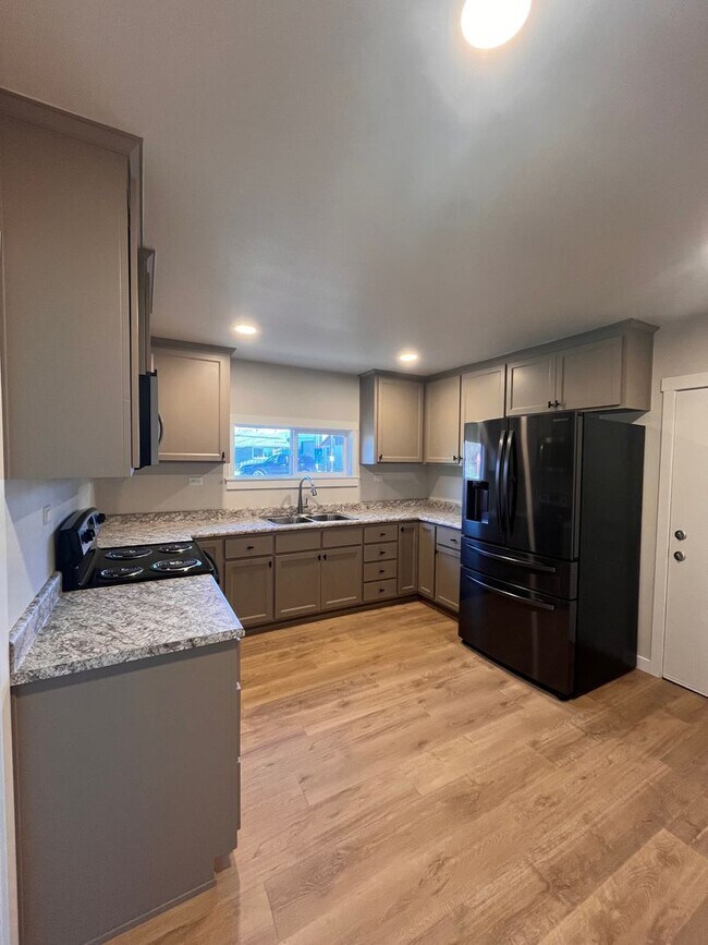 Building Photo - 315 N 1st St