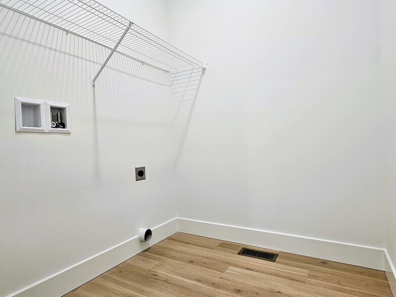 Building Photo - 394 Hensley St