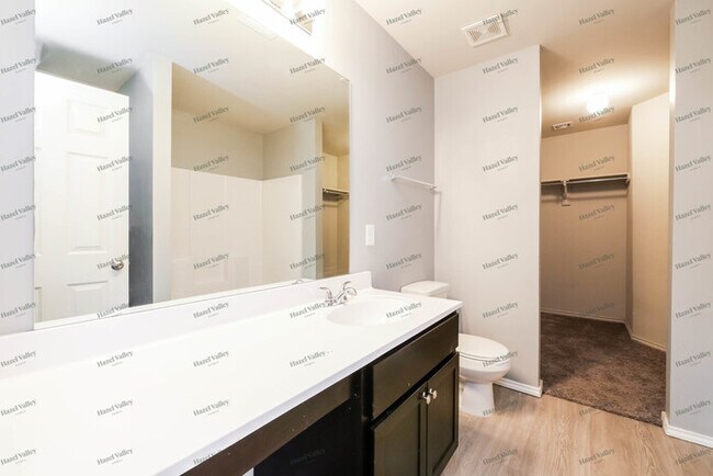Building Photo - 734 W Lola Dr