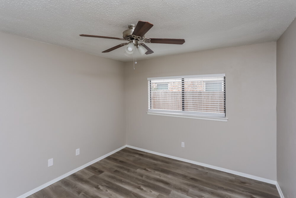 Building Photo - 2410 Bentley Dr