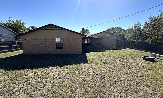 Building Photo - 2309 Whitney Dr