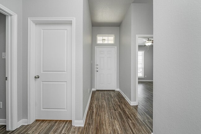 Building Photo - 8227 Bluefield Dr