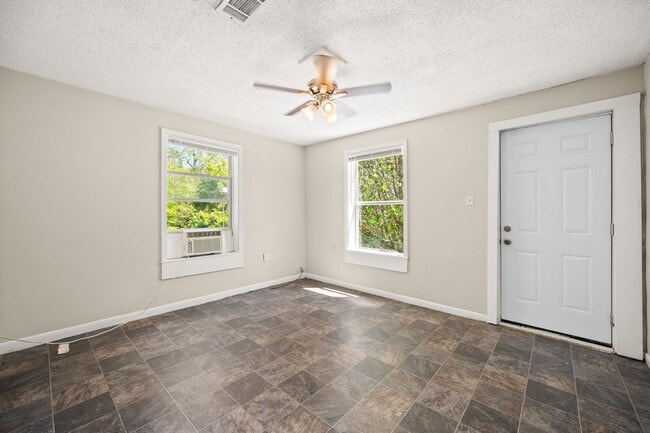 Building Photo - 2404 Orange St