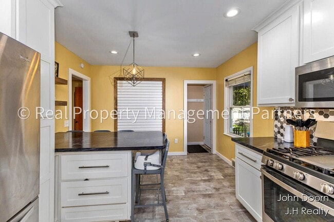 Building Photo - Spacious 3-Bedroom Home in Alger Heights –...