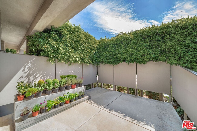 Building Photo - 726 W 37th St