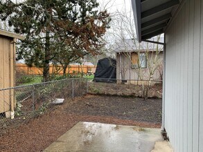 Building Photo - Quiet 4 bedroom two bath home in Aloha