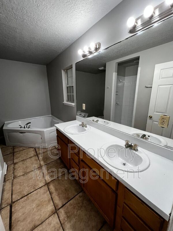 Building Photo - 7651 Bob O Link Rd