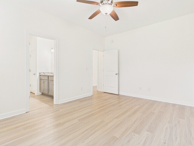 Building Photo - 602 Princess Anne Cir