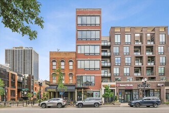 Building Photo - 1445 N Wells St