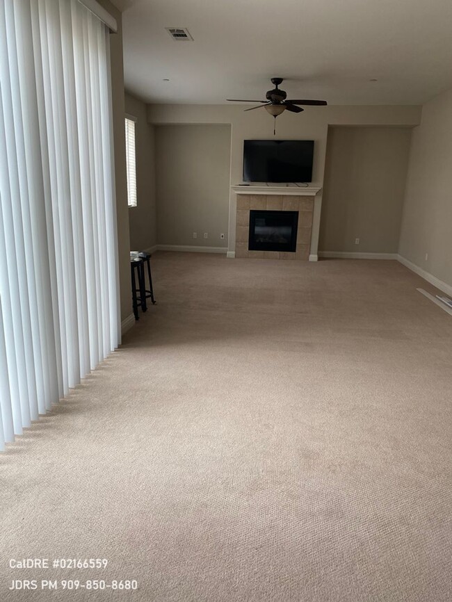 Building Photo - Eastvale 4 bedroom Partially Furnished Home