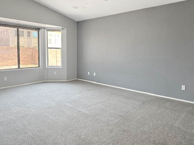 Building Photo - Solar makes this 4bedroom Goodyear home a ...