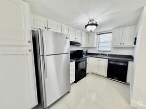 Building Photo - 3150 W Rolling Hills Cir