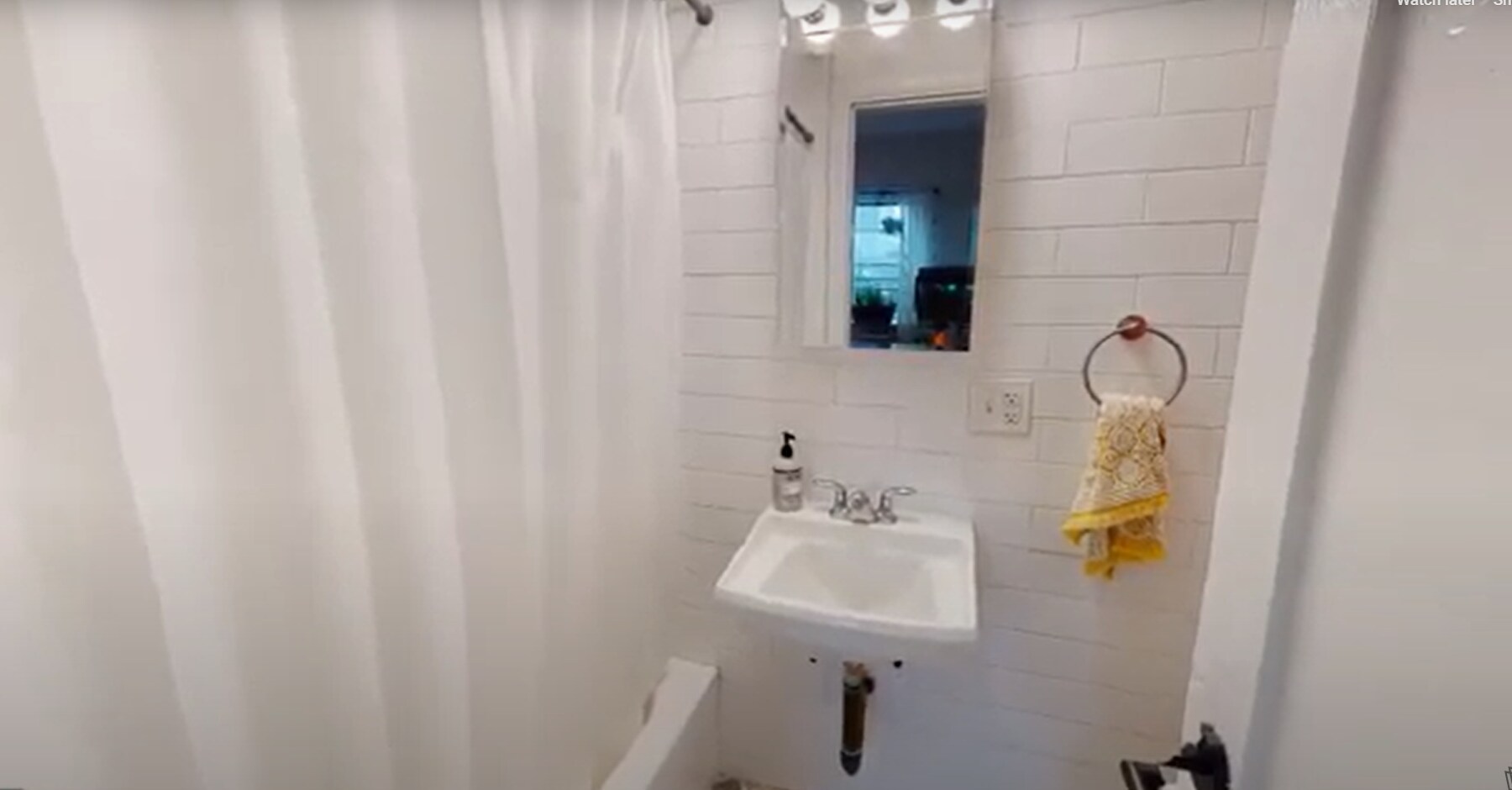 Building Photo - 482 Beacon St