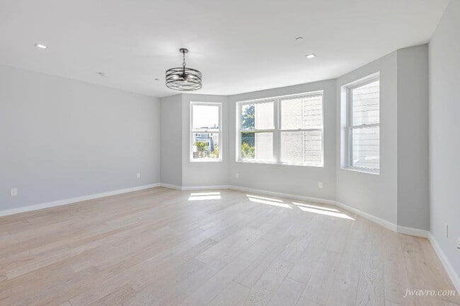 Building Photo - 1547 Clement St