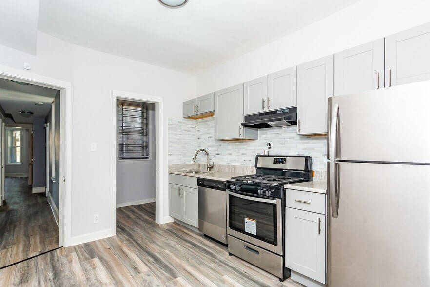 Building Photo - 1427 E 69th Pl