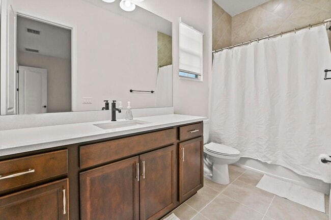 Building Photo - 15030 Wildwood Cir