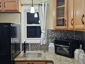 Building Photo - 141 Taylor Ave