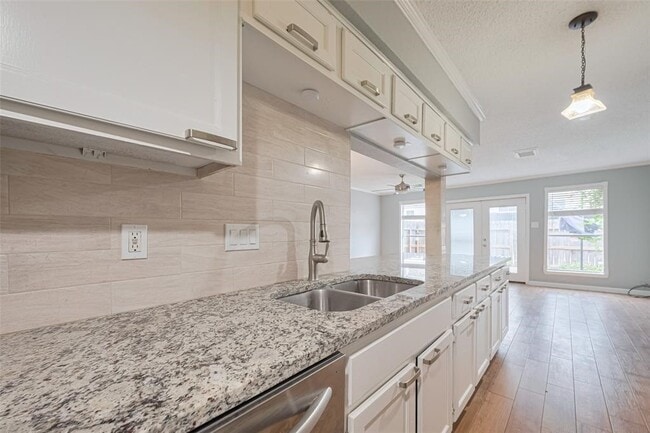 Building Photo - 6452 Kentwick Dr