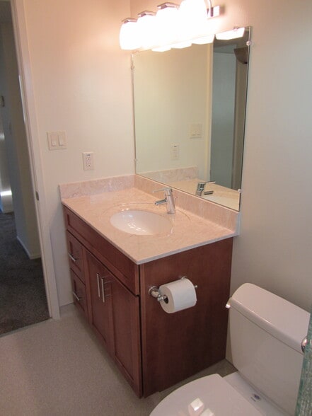 Building Photo - 1751 Ross Cir