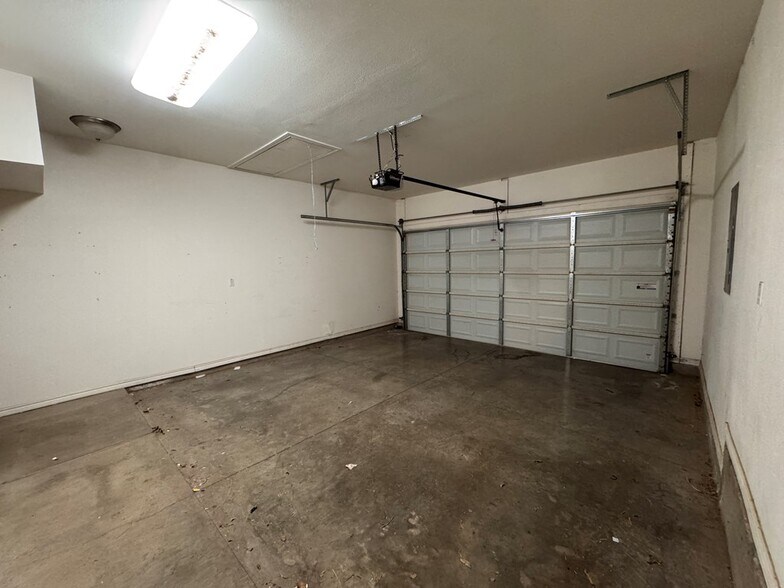 Building Photo - 7214 Barksdale Ln