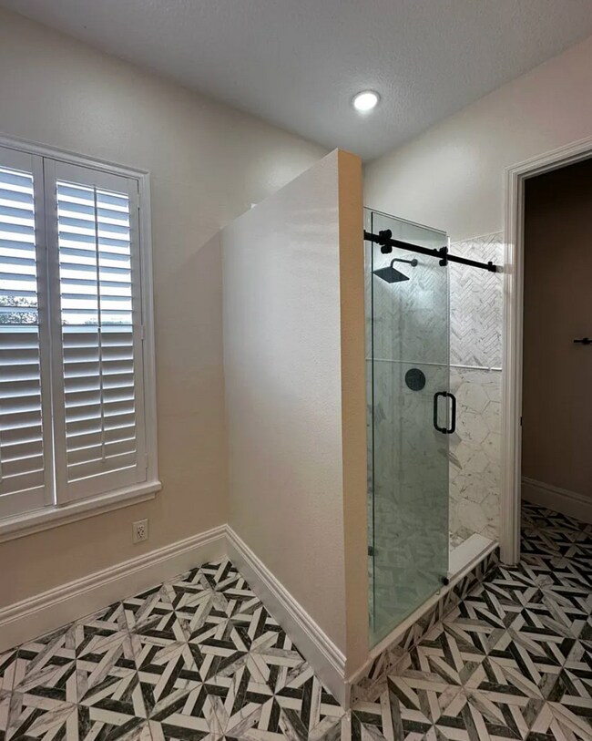 Building Photo - 3006 W Heiter St