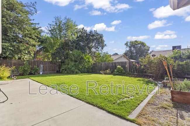 Building Photo - 1244 Royal Oaks Dr