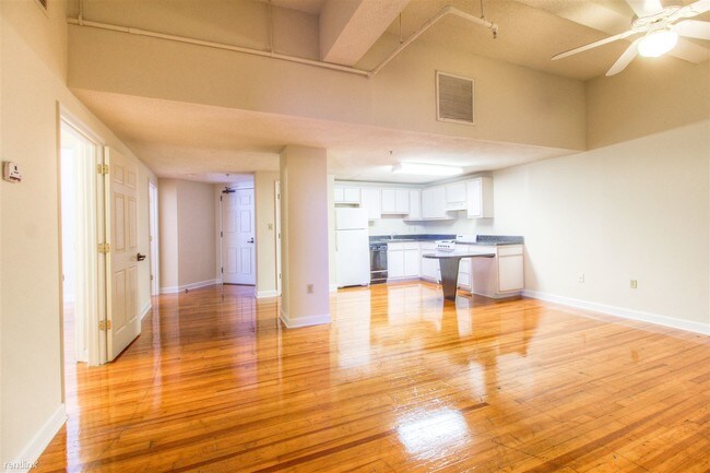 Building Photo - 108 E Grace St