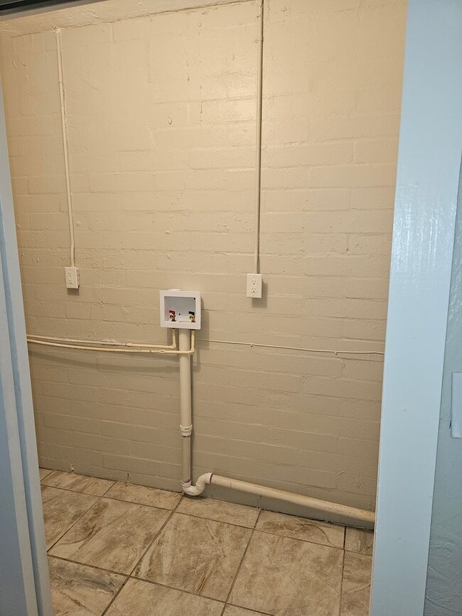 Building Photo - FOR RENT!!! BEAUTIFUL AND SPACIOUS 3 BEDRO...