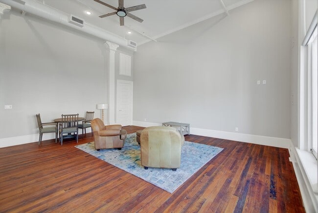 Building Photo - 2206 The Strand