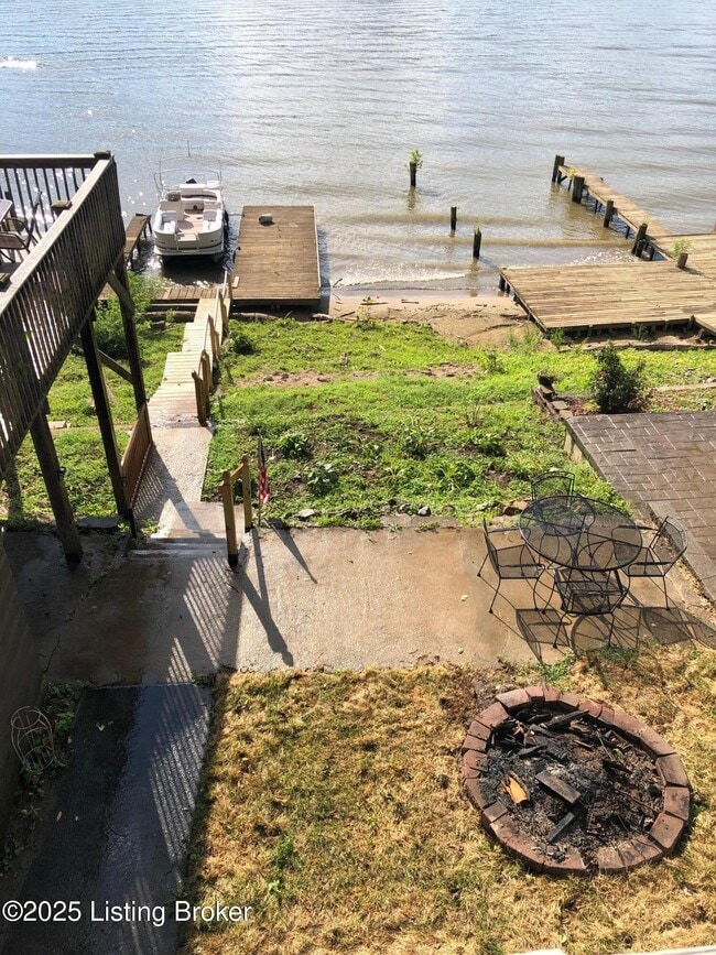 Building Photo - 1420 Riverside Dr