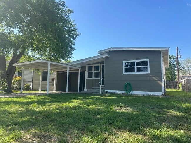 Building Photo - 1312 E Mesquite Ln