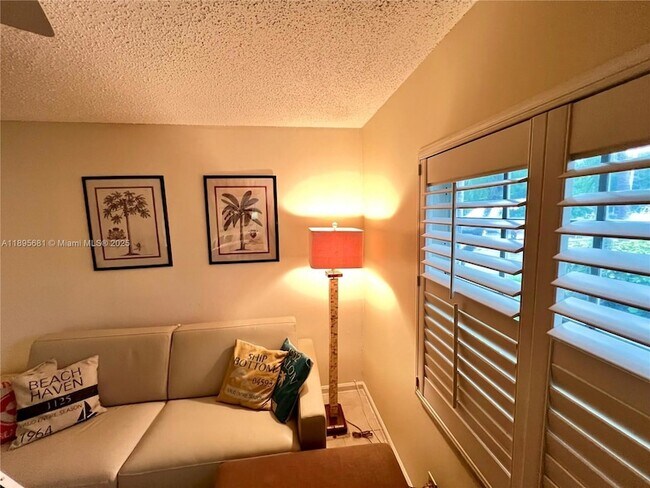 Building Photo - 6385 Bay Club Dr