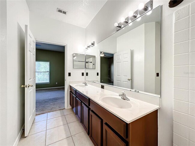Building Photo - 1827 Great Falls Way