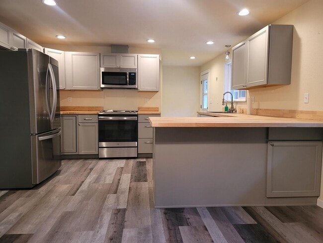 Building Photo - 2 Bedroom Rambler in Suquamish!