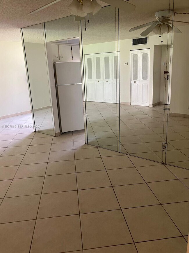 Building Photo - 16919 N Bay Rd