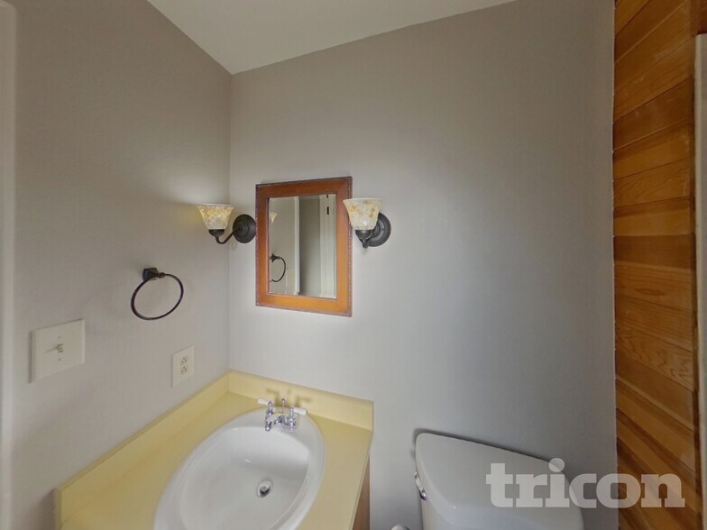 Building Photo - 5528 Old Farm Cir E