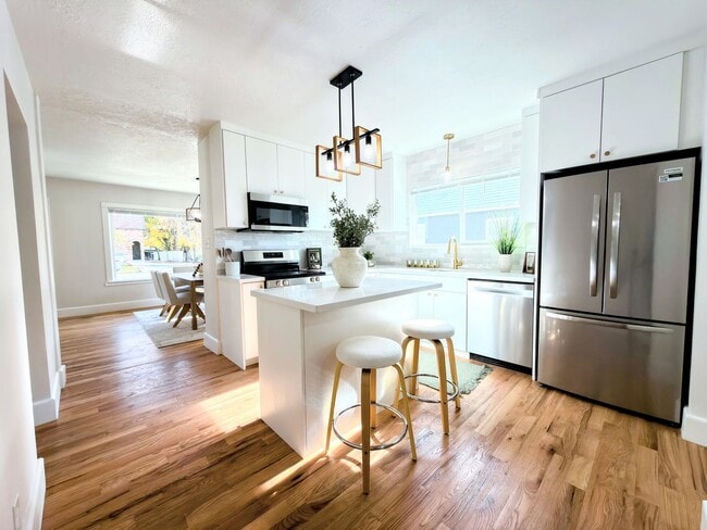 Building Photo - Beautiful Remodeled Home