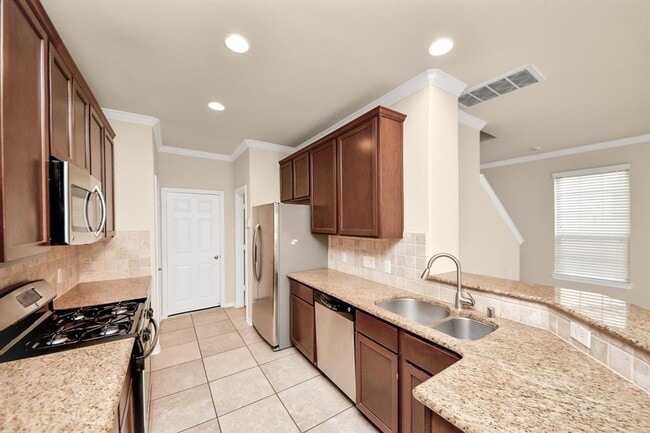 Building Photo - 6483 Calgary Woods Ln