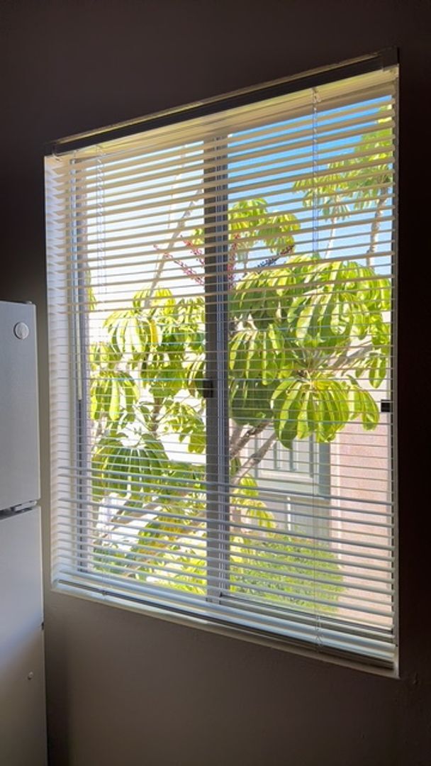 Building Photo - Large 2 bedroom + 1 bath upstairs unit.