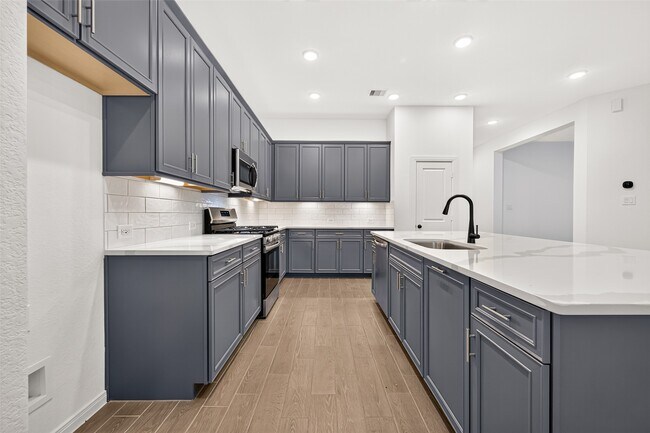 Building Photo - 453 Embden Rim Dr