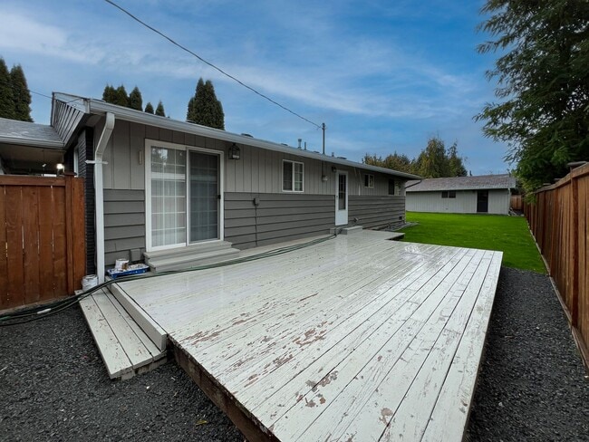 Building Photo - Adorable Three Bedrooom in Edgewood