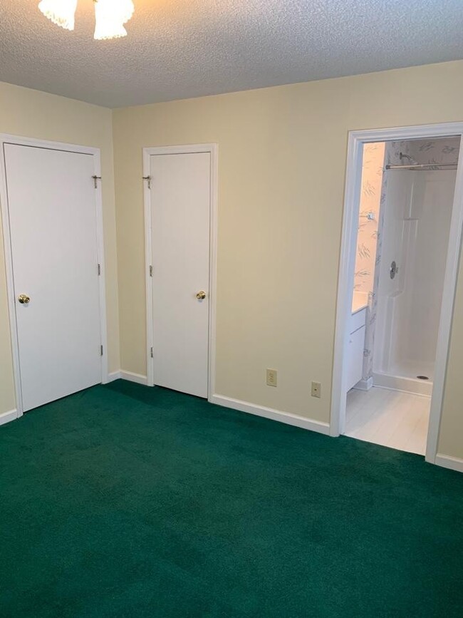 Building Photo - GROUND FLOOR 2 BEDROOM 2 BATH AT MYRTLE GR...